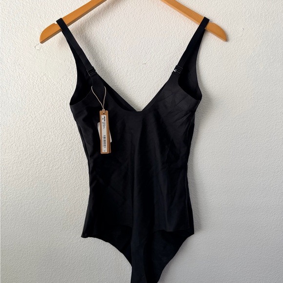 SKIMS BODY UNLINED PLUNGE BODYSUIT  BD-THG-3326 Sz Large Shapewear Black Onyx - Picture 2 of 4